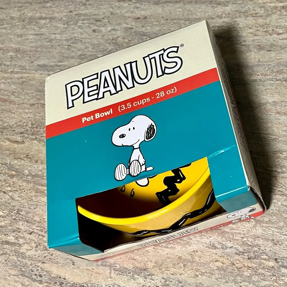 NIB Peanuts Pet bowl